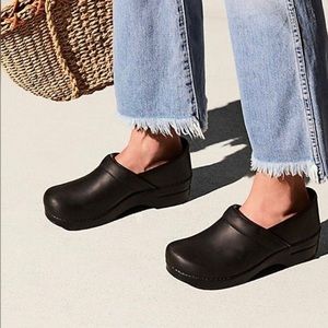 Dansko Clogs Oiled Leather Sz 39 Narrow